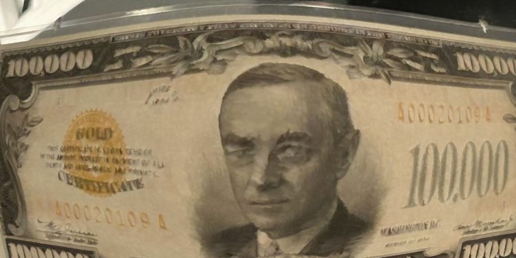 Bitcoin dosegao veliku prekretnicu od 100 tisuća dolara, blizu 2 trilijuna dolara tržišne vrijednosti