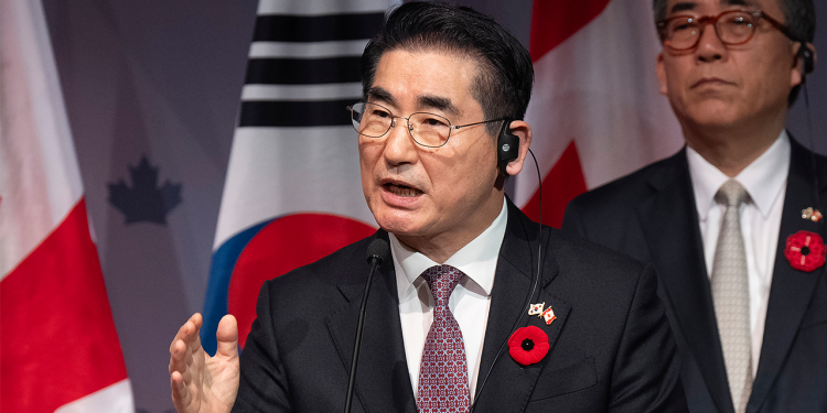 Bivši južnokorejski ministar obrane pokušao je samoubojstvo nakon što je uhićen zbog istrage o vanrednom stanju