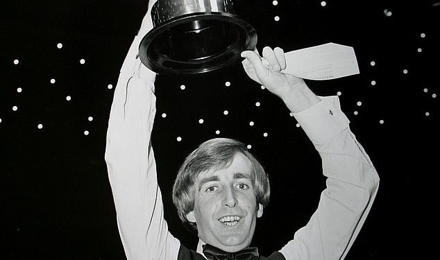 Bivši svjetski prvak u snookeru Terry Griffiths umire u dobi od 77 godina nakon duge borbe s demencijom – dok svjetski broj jedan Judd Trump odaje počast Velšaninu