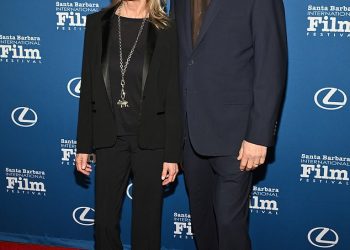 Bo Derek (68) izgleda nevjerojatno u šik crnom odijelu dok se pridružuje suprugu Johnu Corbettu (63) na Međunarodnom filmskom festivalu u Santa Barbari