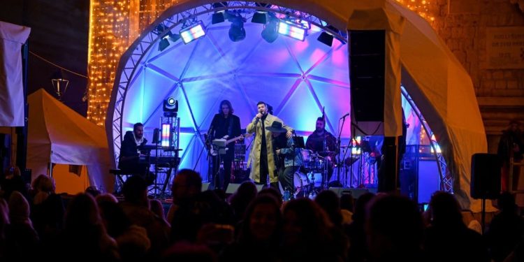 Bogat glazbeni početak tjedna u Trogiru: Jutarnji show uz Domenicu, večernji uz Damira Kedžu & Zsa Zsu