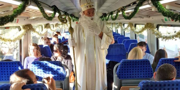 Božićni vlak Tin-express sutra ponovno kreće iz Splita prema Kaštel Starom