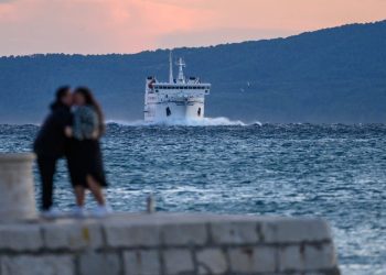 Bura stvara probleme, trajekti i katamarani ne plove večeras. Ivana Marković podijelila važnu obavijest za otočane