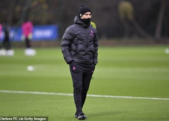 Chelsea imenuje samo OSAM igrača prve momčadi za putovanje dugo 7000 milja u Kazahstan dok Enzo Maresca vjeruje mladim Bluesima za okršaj na temperaturi ispod nule