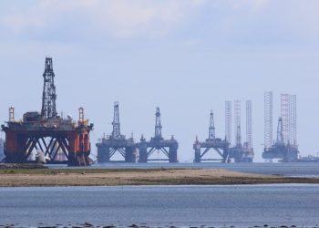 Cijena nafte i dalje pada: Ponuda veća od potražnje, a tako bi moglo ostati i u 2025.