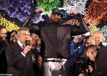 Čini se da je Tyson Fury TEŽI za 19 funti od prve borbe protiv Oleksandra Usyka korištenjem jedinstvene taktike jer finalno okršaj za revanš traje samo nekoliko sekundi