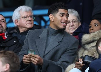 Čini se da mu se Jude Bellingham pridružuje s skandiranjem o Alanu Sheareru dok gleda brata Jobea kako igra za Sunderland na Boxing Day tijekom zimske stanke Real Madrida