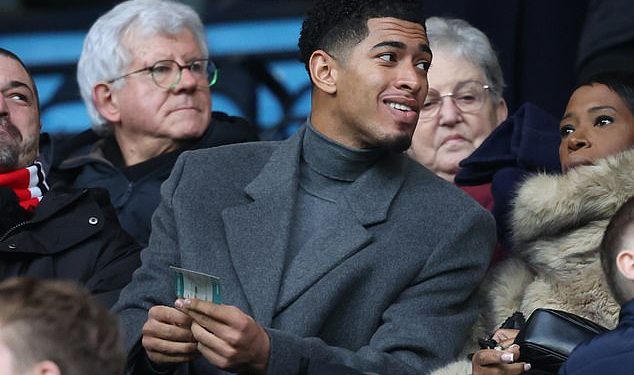 Čini se da mu se Jude Bellingham pridružuje s skandiranjem o Alanu Sheareru dok gleda brata Jobea kako igra za Sunderland na Boxing Day tijekom zimske stanke Real Madrida