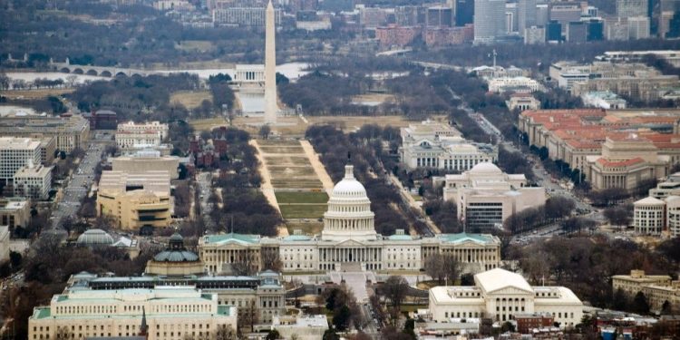 Demokrati Virginije ‘postavljaju krivo pitanje’ usred bijesa zbog smanjenja savezne radne snage DOGE, kaže čelnik GOP-a