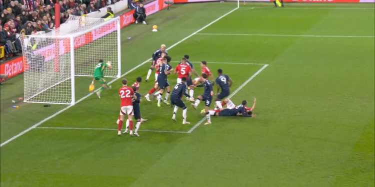 Dibu Martinez, parada gluposti u Nottingham-Aston Villi