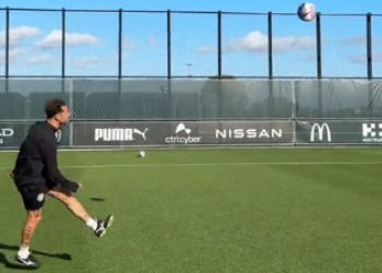 Dijamanti, besmisleni golovi! Zabija s 30 metara iza gola