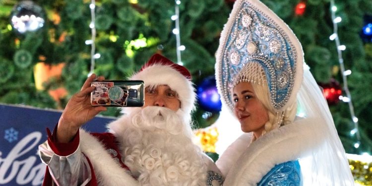 Djed Mraz je ‘izmišljeni lik’ – najveći ruski muslimanski klerik — RT Rusija i bivši Sovjetski Savez