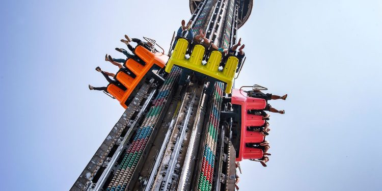 Dogecoin pao 27%, XRP i Bitcoin pali 10% u kripto krvoproliću