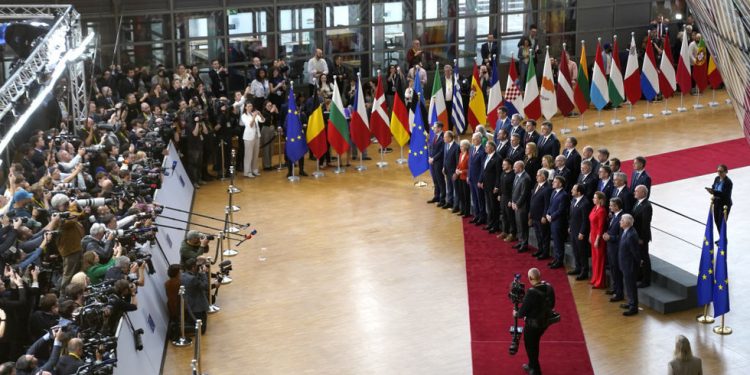 EU uvela nove sankcije Rusiji — RT World News