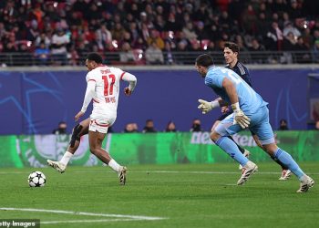 Emi Martinez HOWLER poklanja RB Leipzigu izjednačujući pogodak u ključnom okršaju Aston Ville u Ligi prvaka – Alan Shearer pita ‘što je, zaboga, radio?’