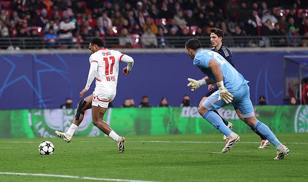 Emi Martinez HOWLER poklanja RB Leipzigu izjednačujući pogodak u ključnom okršaju Aston Ville u Ligi prvaka – Alan Shearer pita ‘što je, zaboga, radio?’