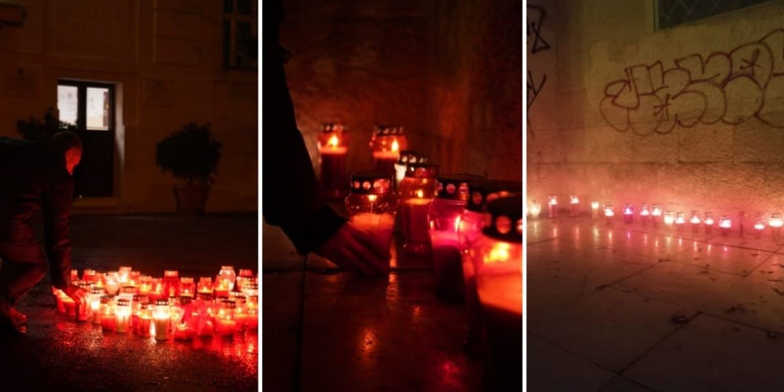 FOTO Ispred splitskih škola gore svijeće za ubijeno dijete iz Zagreba. Pogledajte slike