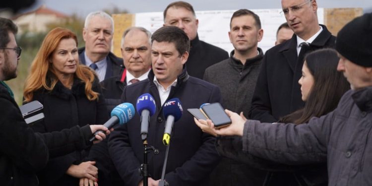 FOTOGALERIJA Ovo su Splićani dugo čekali. Počinju radovi na važnoj prometnici, a buduća gradilišta je posjetio ministar Butković. Evo što smo zabilježili