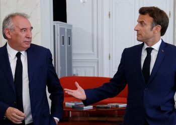 Francuski Macron imenovao je centrističkog saveznika Françoisa Bayroua za sljedećeg premijera