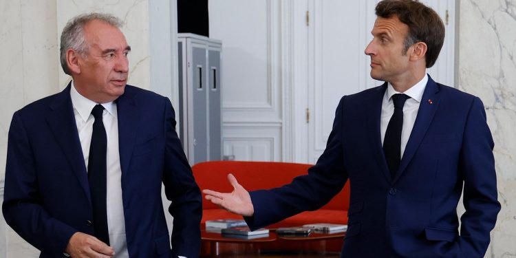 Francuski Macron imenovao je centrističkog saveznika Françoisa Bayroua za sljedećeg premijera