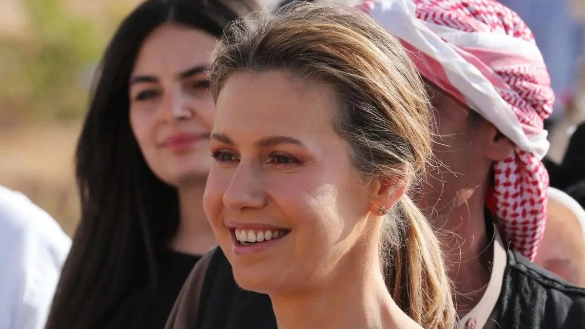 Asma Al Assad se smiješi