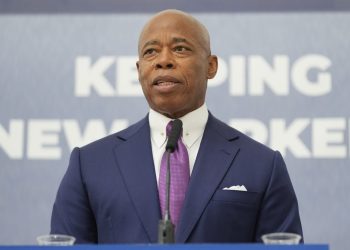 Glavni savjetnik gradonačelnika New Yorka Erica Adamsa iznenada daje ostavku usred savezne istrage