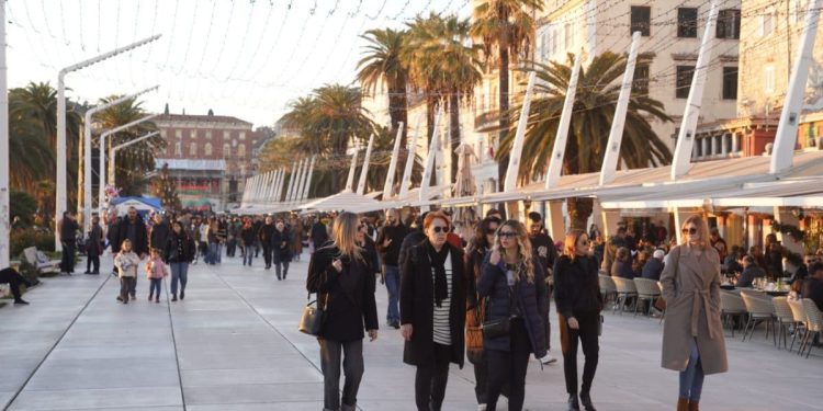 Gotova je prva smjena slavlja na Rivi. Slijedi odmor pa nova runda