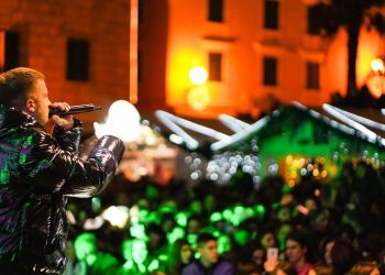 Grše zapalio Makarsku, Nouvelle Vague oduševili: Pogledajte fotogaleriju spektakularne večeri na Adventu