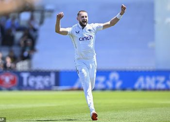 Gus Atkinson postiže prvi test hat-trick za Englesku u sedam godina dok seamer ruši rep Novog Zelanda i nastavlja svoj blistavi početak međunarodne karijere crvene lopte