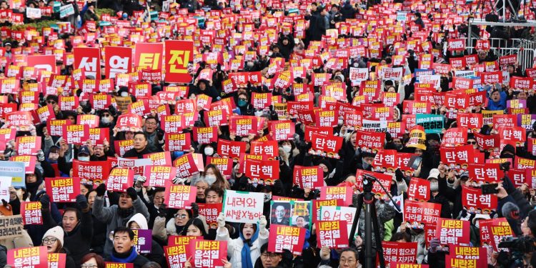 KOLAPS U KOREJI Prosvjednici traže opoziv predsjednika, zastupnici PPP-a bojkotiraju glasanje | NACIONAL.HR