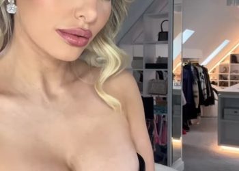 Helen Flanagan pokazuje VRLO prsate u odvažnom crnom korzetu dok se uljepšava za svečani noćni izlazak