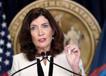 Hochul zagađivači plaćaju račun mogao bi rezultirati regresivnim troškovima za radničke obitelji: ekonomisti