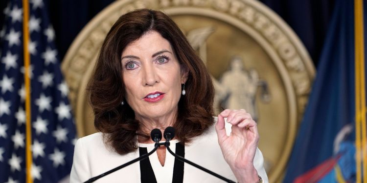 Hochul zagađivači plaćaju račun mogao bi rezultirati regresivnim troškovima za radničke obitelji: ekonomisti