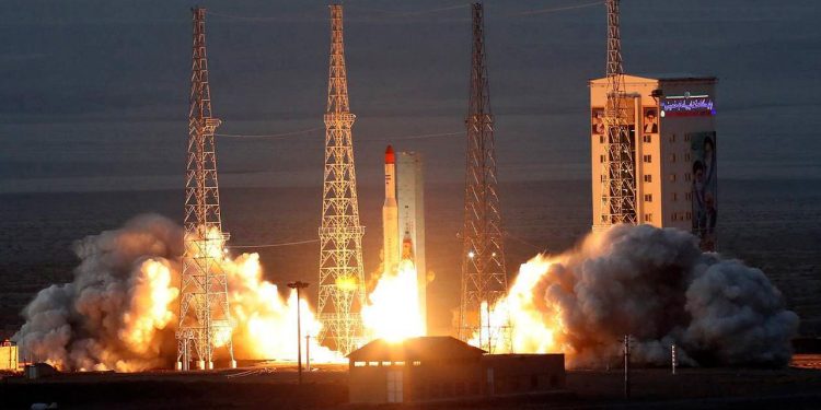 Iran je u svemir lansirao raketu s najtežim teretom usred povećane zabrinutosti oko nuklearnog programa