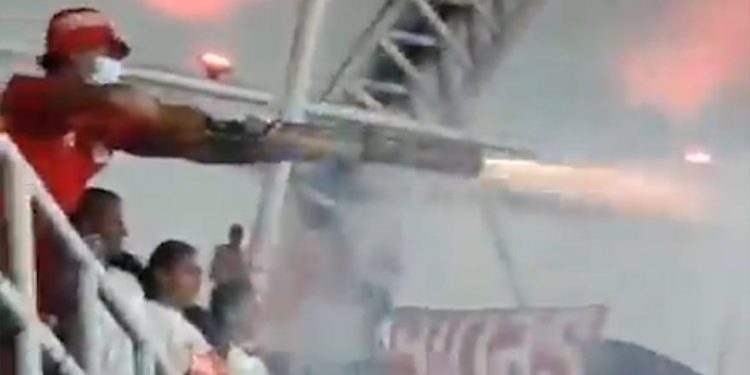 Ispalite rakete na policiju: to je lov na navijače