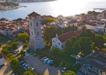 Istražite povijest Tisnog kroz tematske šetnje “Tišnjanskom ulicom prolazim”