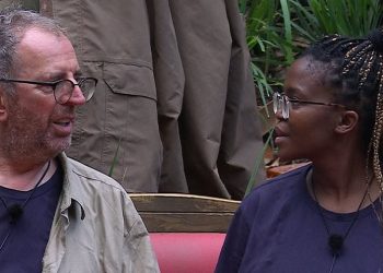 Ja sam slavna osoba UŽIVO: Najnovija ažuriranja kao tajanstveni gost iznenada stiže u kamp dok zvijezde dijele emocionalno okupljanje s obitelji i prijateljima prije nedjeljnog finala