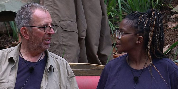 Ja sam slavna osoba UŽIVO: Najnovija ažuriranja kao tajanstveni gost iznenada stiže u kamp dok zvijezde dijele emocionalno okupljanje s obitelji i prijateljima prije nedjeljnog finala