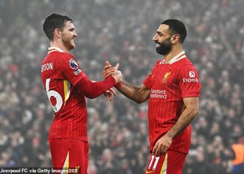 Jamie Carragher predviđa tko će biti prvi u utrci za naslov prvaka Premier lige i dijeli jednu ‘brigu’ za Liverpool – ali koga je drugog savjetovao za uspjeh u 2025.?