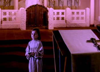 Jaslice dječaka iz sirotišta rasplakale svijet: ‘Zašto dvoje djece na slamici?’