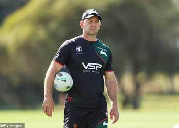 Jason Demetriou dobiva VRLO razočaravajući novi posao nakon što je otpušten s mjesta trenera South Sydneya tijekom horor sezone za klub