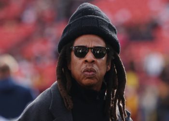 Jay-Z optužen za silovanje 13-godišnjakinje zajedno s P Diddyjem — RT Entertainment