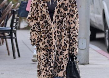 Jennifer Lopez glamurirala je u kaputu s uzorkom leoparda u LA-u nakon što je otkrila srceparajuće pitanje koje postavlja o svojoj djeci