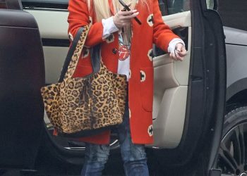 Jessica Simpson OPET se odrekla vjenčanog prstena tijekom izlaska s djecom usred glasina o razvodu Erica Johnsona