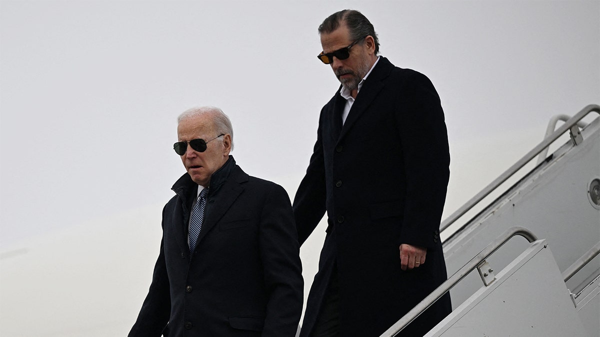 Predsjednik Biden i Hunter Biden stižu u Syracuse, New York