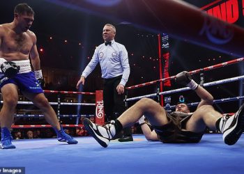 Johnny Fisher preživio je VELIKI strah da bi pobijedio kontroverznom podijeljenom odlukom protiv domaćeg rivala Davea Allena u podkarti Tysona Furyja protiv Oleksandra Usyka