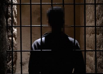 KAO U FILMOVIMA Bijeg iz zatvora: Zavezao je pet lancuna i s prozora se spustio na ulicu, neće platiti štetu državi