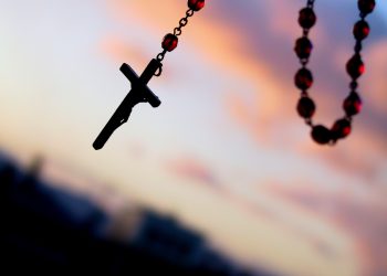 Kako moliti krunicu tijekom Adventa: Evo nekoliko prijedloga