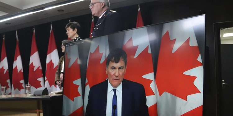 Kanada zabranjuje dodatno jurišno oružje, predlaže donaciju Ukrajini