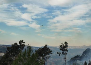 Kanader se ukazao iznad Žrnovnice. Bura ga zanosila, vratio se odakle je i došao